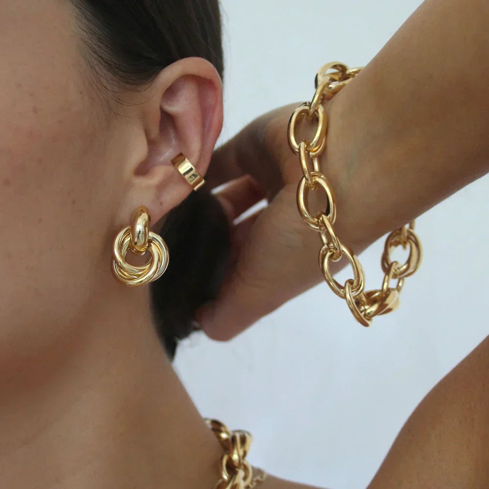 Liora – Interlock Gold Earrings