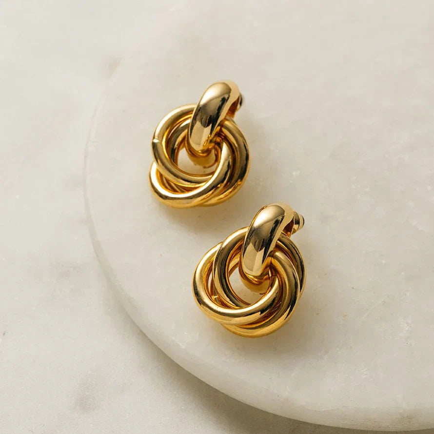 Liora – Interlock Gold Earrings