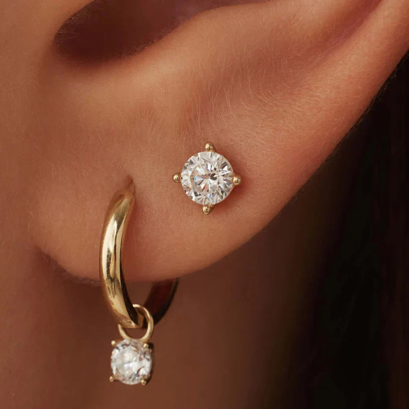 Nora – Solitaire Gold Stud Earrings